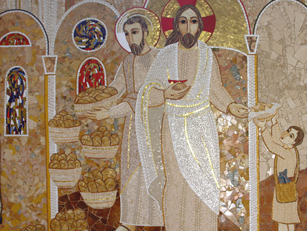 Madrid – Mosaico della moltiplicazione dei pani e dei pesci - Rupnik Cappella del Santissimo – Cattedrale di Santa Maria Reale di Almudena